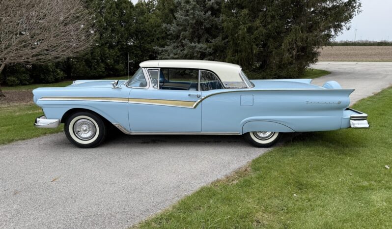 								1957 Ford Fairlane 500 Skyliner full									