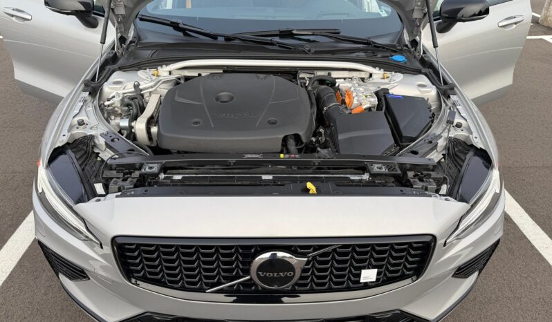 								2025 Volvo V60 T8 Polestar Engineered 455-hp full									