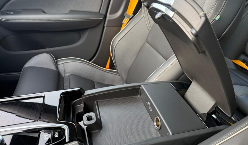 								2025 Volvo V60 T8 Polestar Engineered 455-hp full									