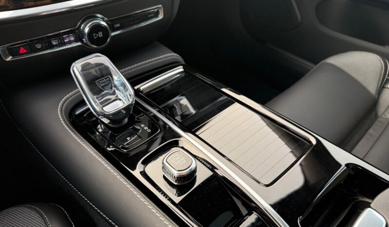 								2025 Volvo V60 T8 Polestar Engineered 455-hp full									