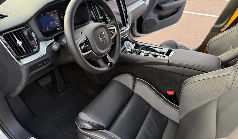 								2025 Volvo V60 T8 Polestar Engineered 455-hp full									