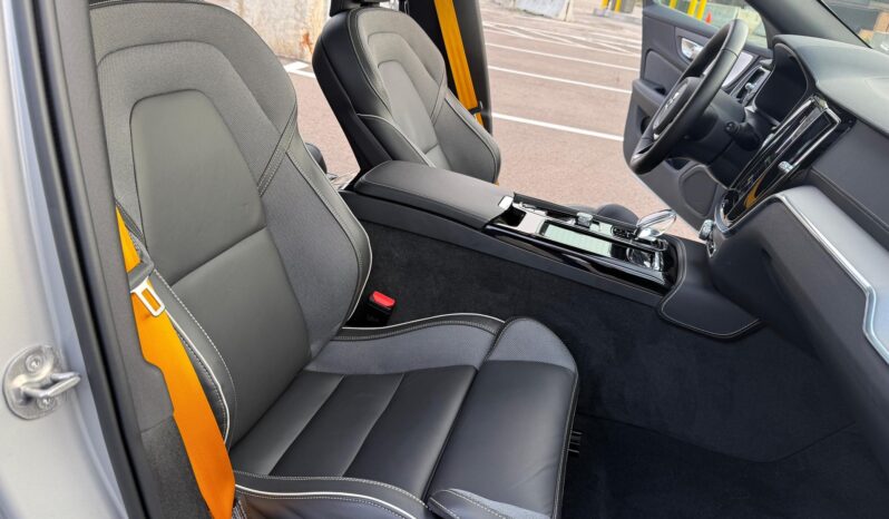 								2025 Volvo V60 T8 Polestar Engineered 455-hp full									