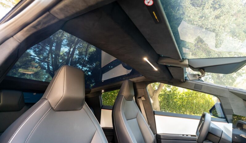 								2024 Tesla Cybertruck Cyberbeast AWD full									