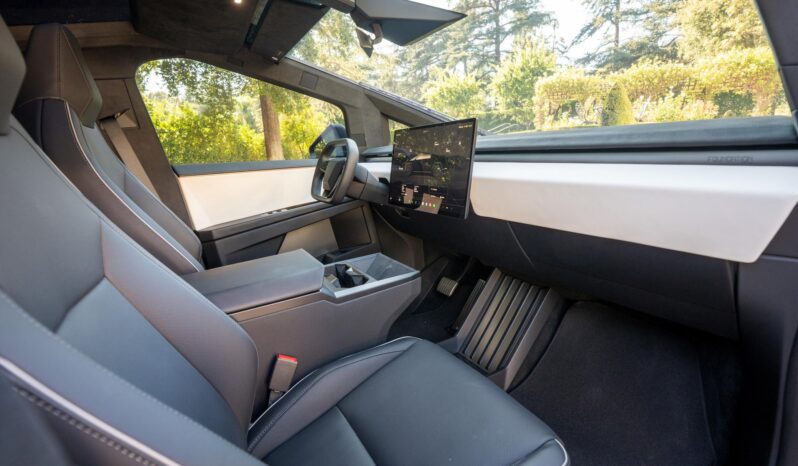 								2024 Tesla Cybertruck Cyberbeast AWD full									
