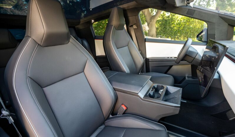 								2024 Tesla Cybertruck Cyberbeast AWD full									