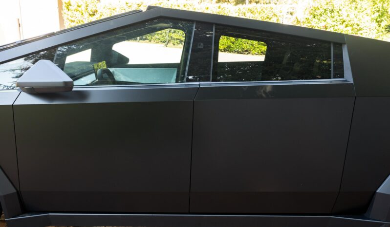 								2024 Tesla Cybertruck Cyberbeast AWD full									