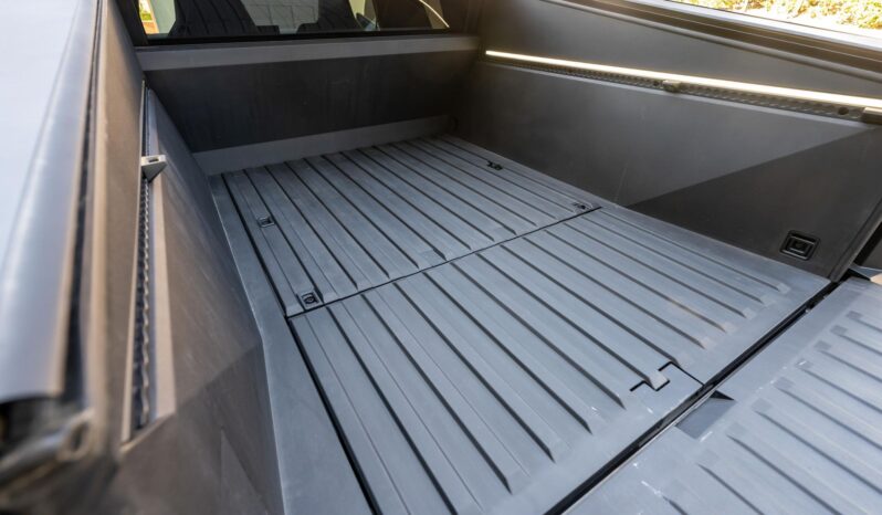 								2024 Tesla Cybertruck Cyberbeast AWD full									