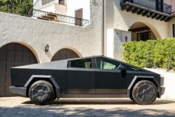 										2024 Tesla Cybertruck Cyberbeast AWD full									