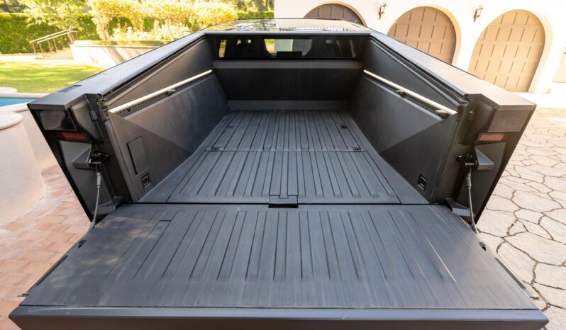 								2024 Tesla Cybertruck Cyberbeast AWD full									