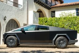 										2024 Tesla Cybertruck Cyberbeast AWD full									