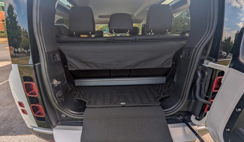 								2023 Land Rover Defender 90 S AWD full									