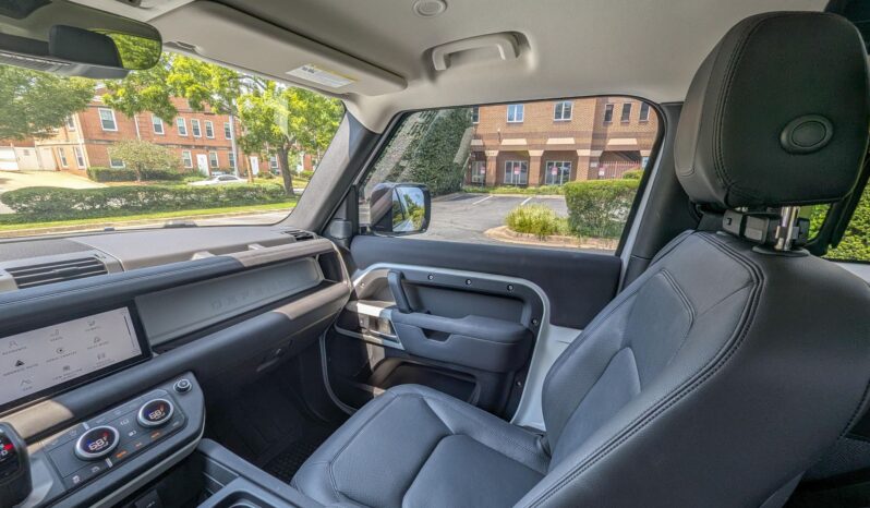 								2023 Land Rover Defender 90 S AWD full									