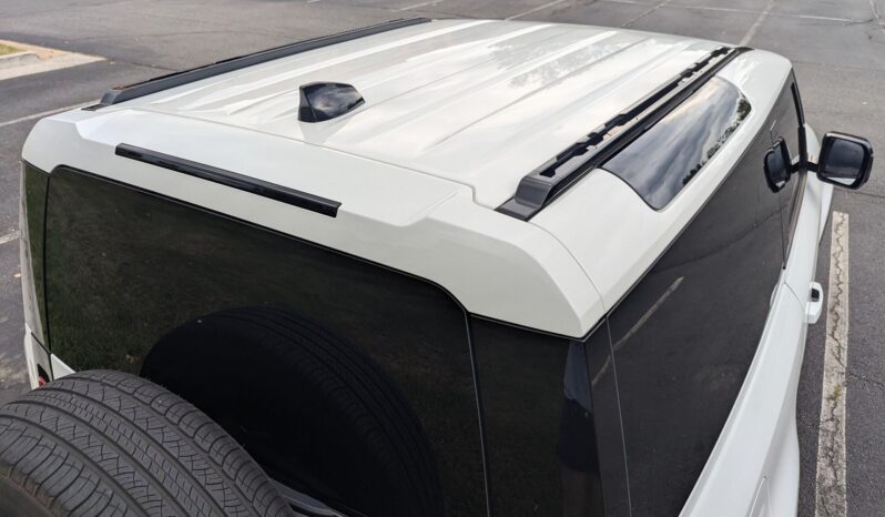 								2023 Land Rover Defender 90 S AWD full									