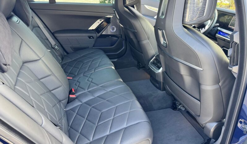 								2023 BMW i7 xDrive60 AWD full									