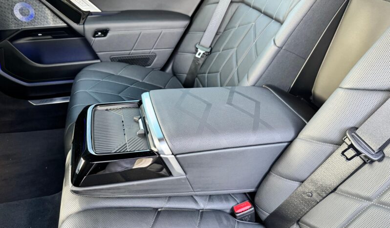 								2023 BMW i7 xDrive60 AWD full									