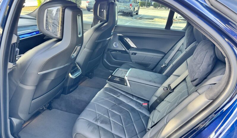 								2023 BMW i7 xDrive60 AWD full									