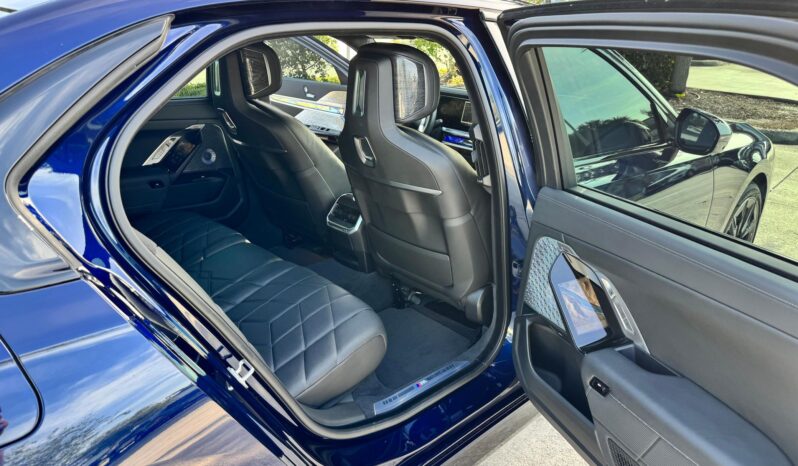 								2023 BMW i7 xDrive60 AWD full									