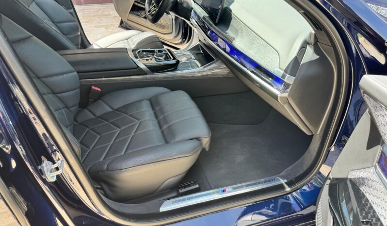 								2023 BMW i7 xDrive60 AWD full									