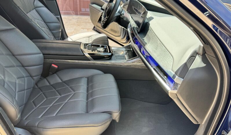 								2023 BMW i7 xDrive60 AWD full									