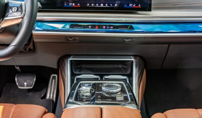 								2023 BMW i7 xDrive60 AWD full									