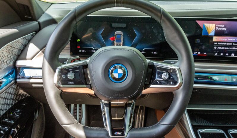 								2023 BMW i7 xDrive60 AWD full									