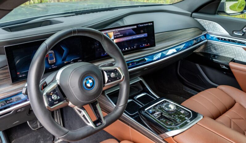 								2023 BMW i7 xDrive60 AWD full									
