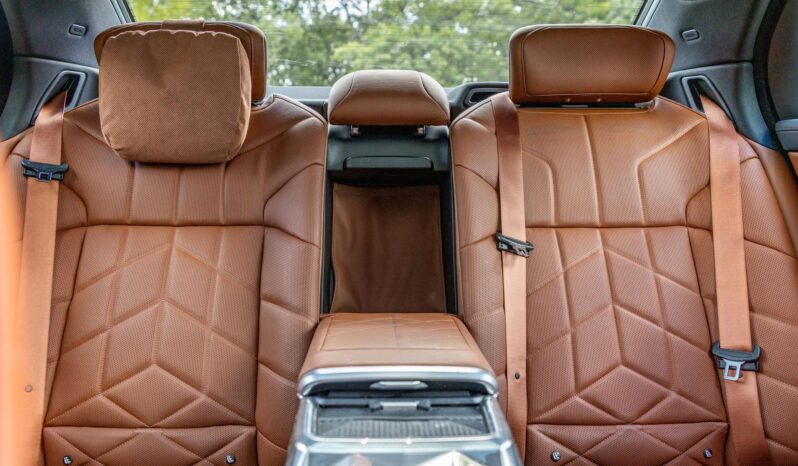 								2023 BMW i7 xDrive60 AWD full									