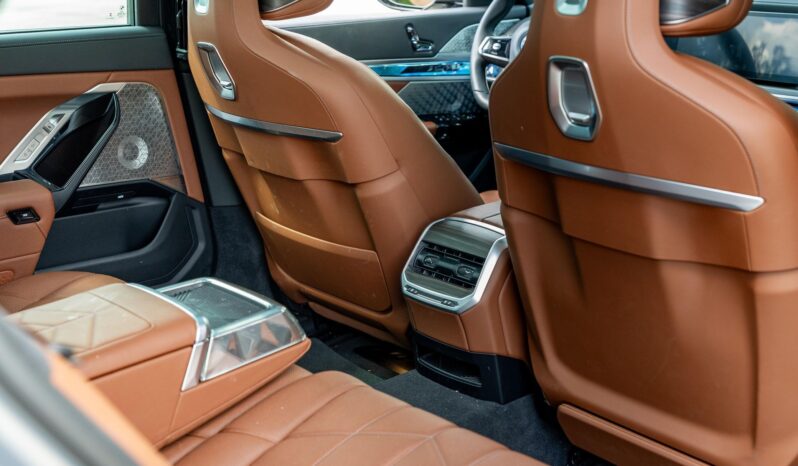 								2023 BMW i7 xDrive60 AWD full									