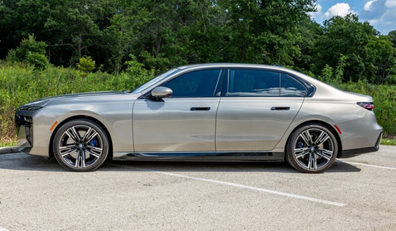 								2023 BMW i7 xDrive60 AWD full									