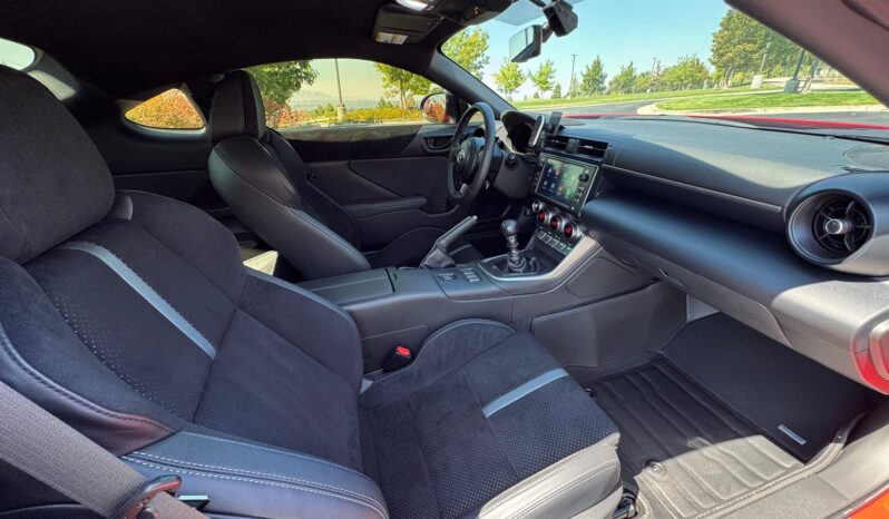 								2023 Toyota GR86 Premium full									