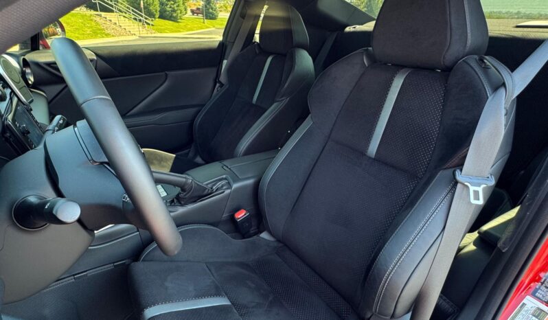 								2023 Toyota GR86 Premium full									