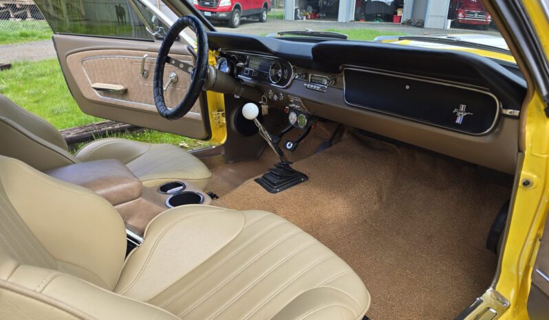								1965 Ford Mustang Coupe 5-Speed full									