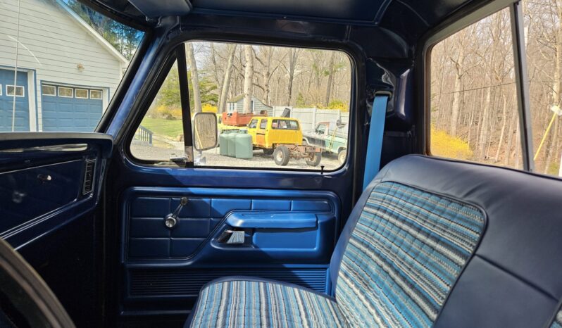 								1977 Ford F-250 Custom 4×4 4-Speed full									