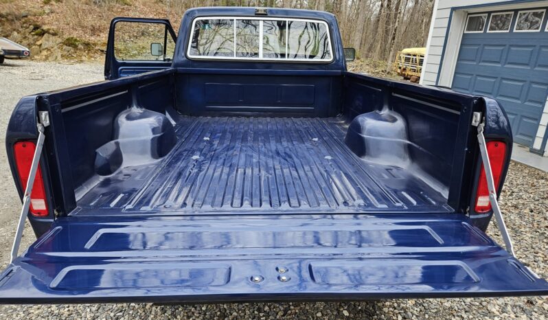 								1977 Ford F-250 Custom 4×4 4-Speed full									