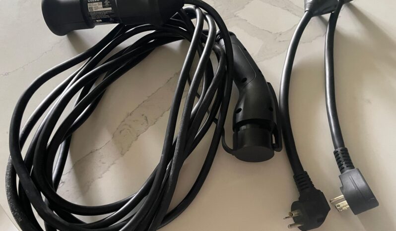 								2023 Volvo S60 Recharge T8 Black Edition Hybrid full									