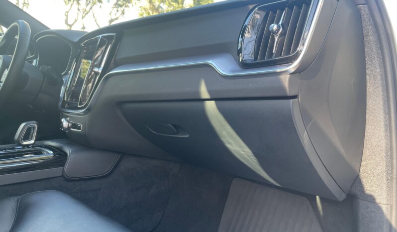 								2023 Volvo S60 Recharge T8 Black Edition Hybrid full									