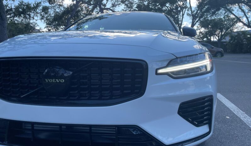 								2023 Volvo S60 Recharge T8 Black Edition Hybrid full									