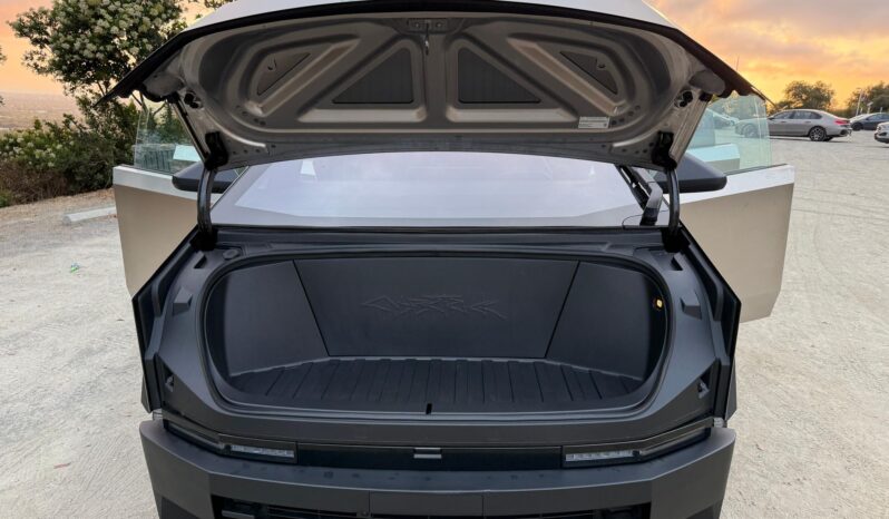 								2024 Tesla Cybertruck AWD full									