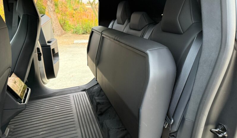 								2024 Tesla Cybertruck AWD full									