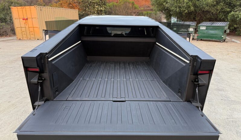 								2024 Tesla Cybertruck AWD full									