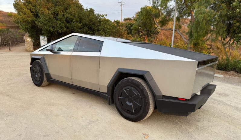 								2024 Tesla Cybertruck AWD full									