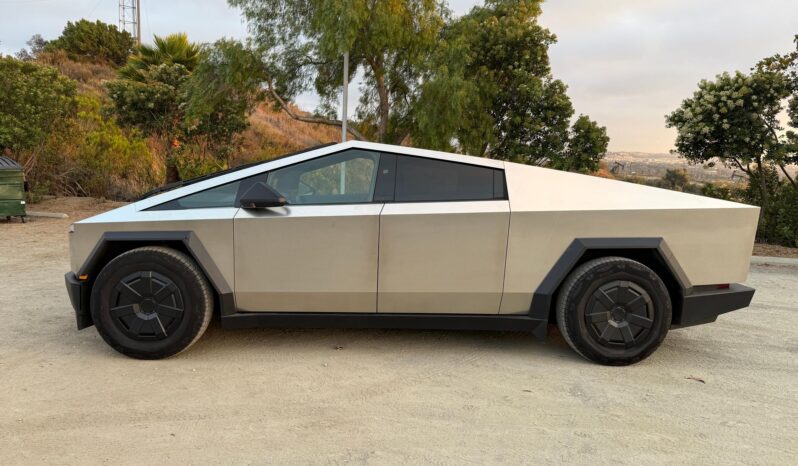 								2024 Tesla Cybertruck AWD full									