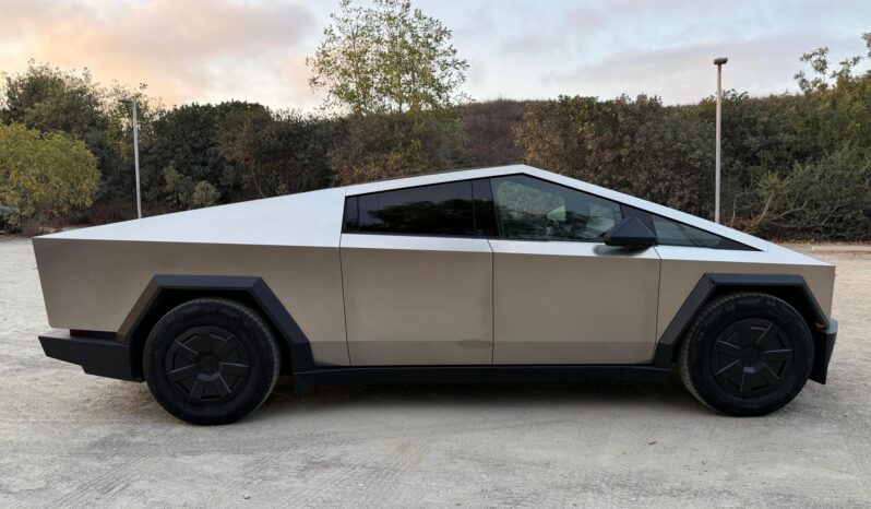 								2024 Tesla Cybertruck AWD full									