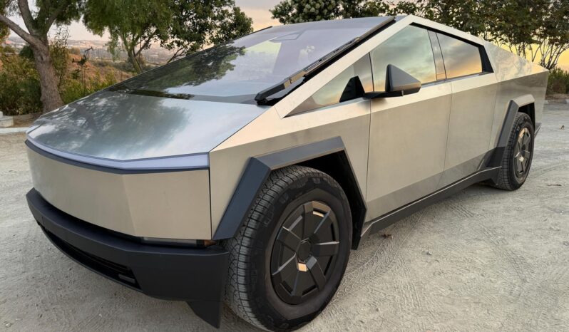								2024 Tesla Cybertruck AWD full									