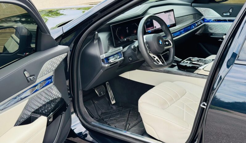 								2023 BMW 760i xDrive AWD full									