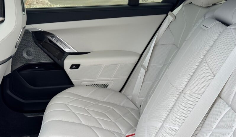 								2023 BMW 760i xDrive AWD full									