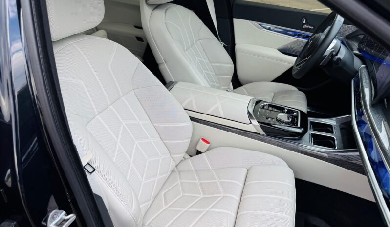 								2023 BMW 760i xDrive AWD full									