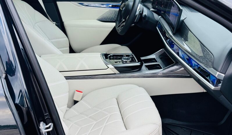 								2023 BMW 760i xDrive AWD full									