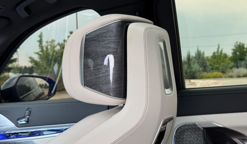 								2023 BMW 760i xDrive AWD full									