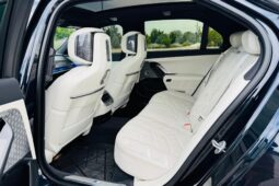 										2023 BMW 760i xDrive AWD full									